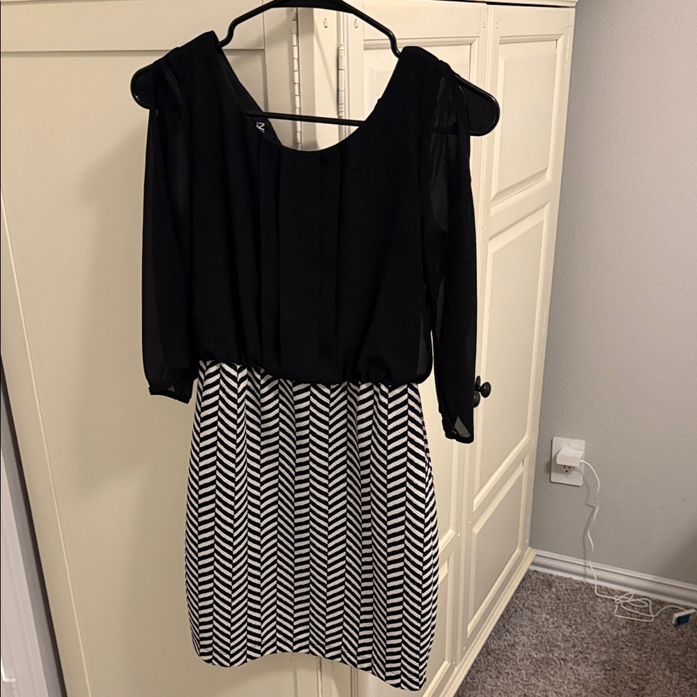 Iz Byer Black and White Chevron Dress